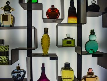 Jak wybrać idealne perfumy damskie? Poradnik zakupowy